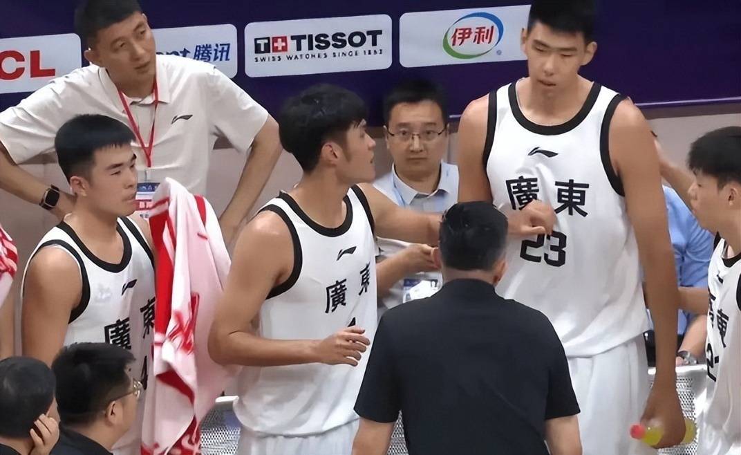 开云体育 -包含德甲训练课后走向成谜，广东宏远队长鼓劲，气氛紧张，心理建设被强调的词条